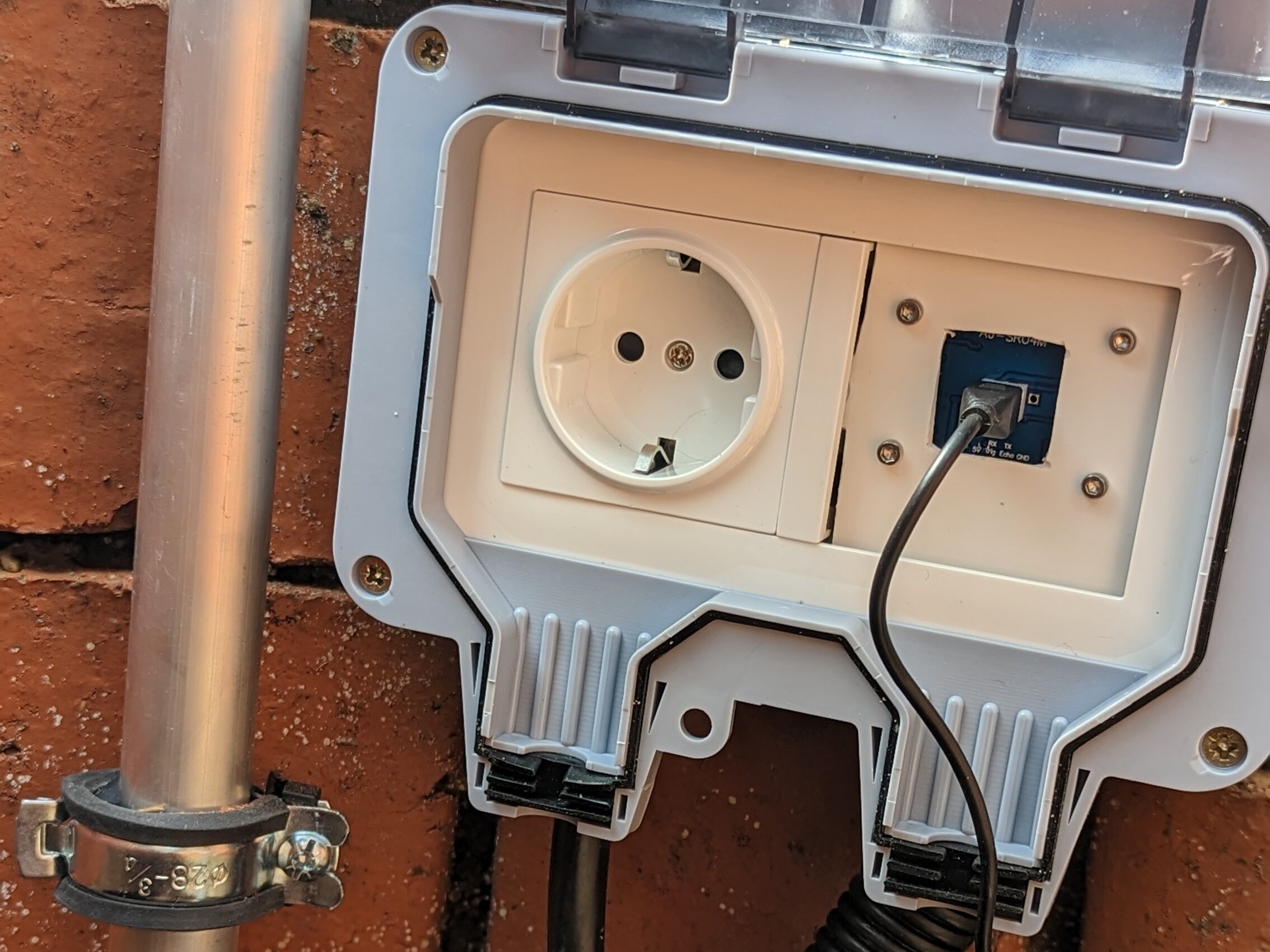 Zisterne-Ultraschall-Fuellstand-Anschlusskasten-Sensor